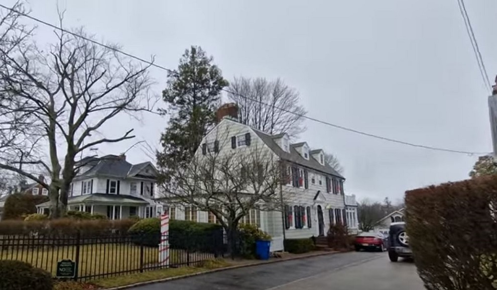 Το στοιχειωμένο σπίτι του «The Amityville Horror»: Υποψίες και μαρτυρίες για ενεργές δαιμονικές οντότητες 50 χρόνια μετά το μακελειό