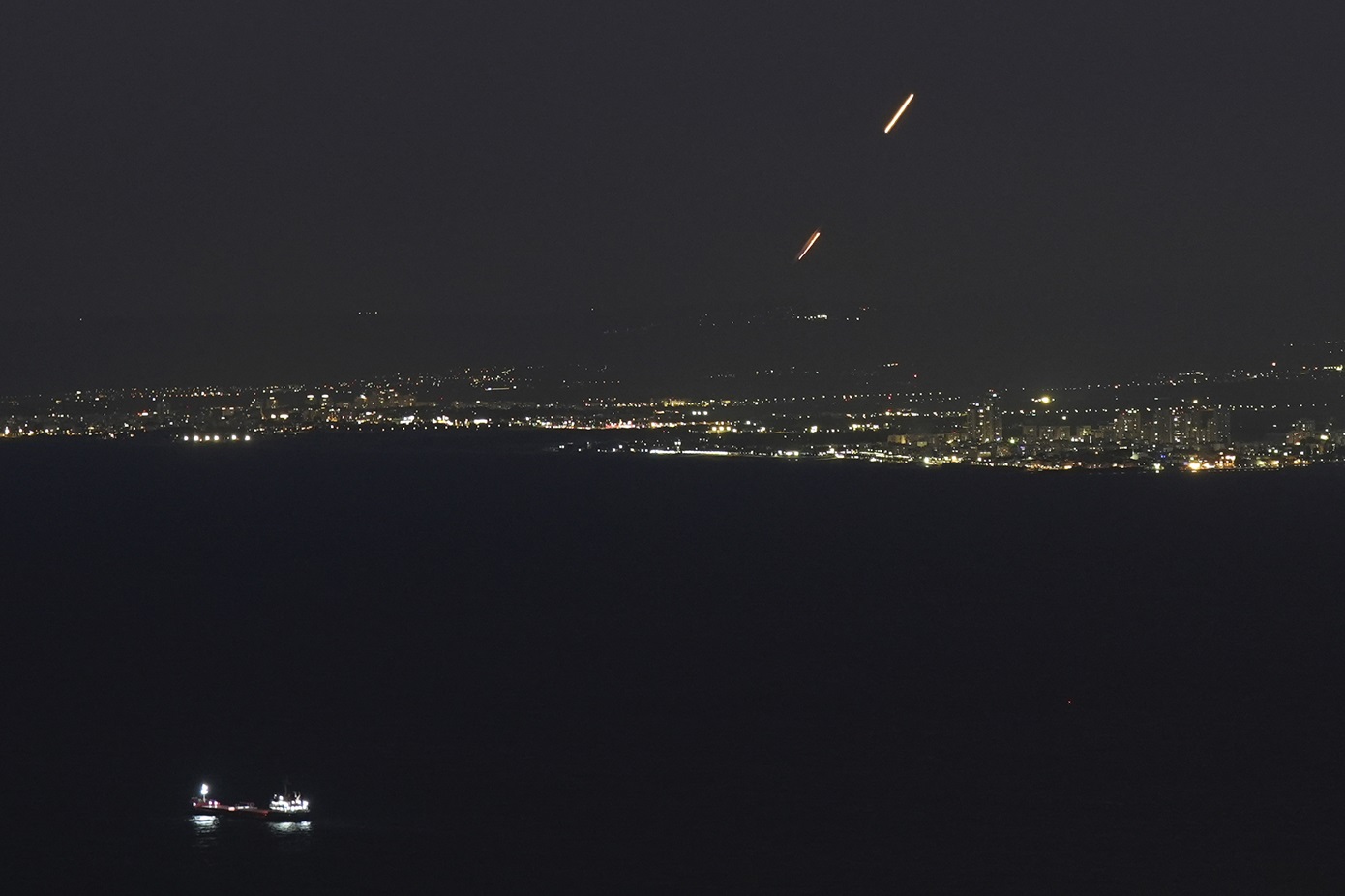 «Δεν θα αφήσουμε αναπάντητες τις θανατηφόρες επιθέσεις της Χεζμπολάχ», λέει ο ισραηλινός στρατός