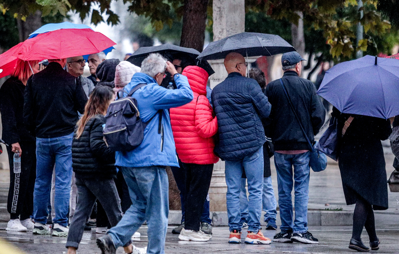 Πότε θα βρέξει στην Αθήνα – Χαλάει και άλλο ο καιρός με καταιγίδες και απότομη πτώση της θερμοκρασίας