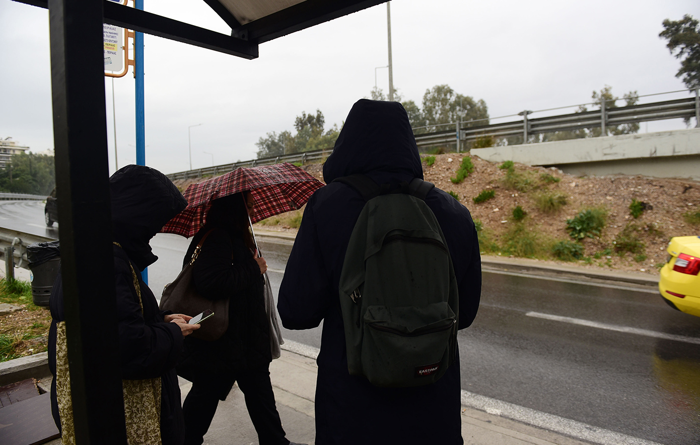 Χωρισμένη στα δύο η εβδομάδα: Άνοιξη μέχρι αύριο, χειμώνας από Τετάρτη &#8211; Έρχονται έντονες βροχές, κρύο και χιόνια στα ορεινά