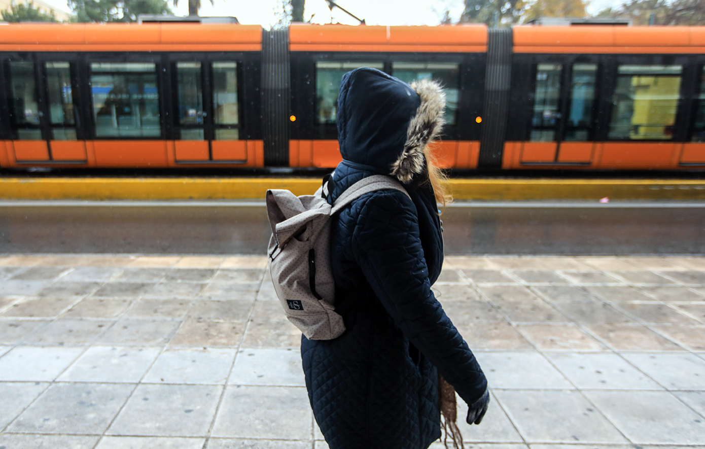 Κρύο, θυελλώδεις άνεμοι και βροχές την Κυριακή – Ψύχρα και τη Δευτέρα
