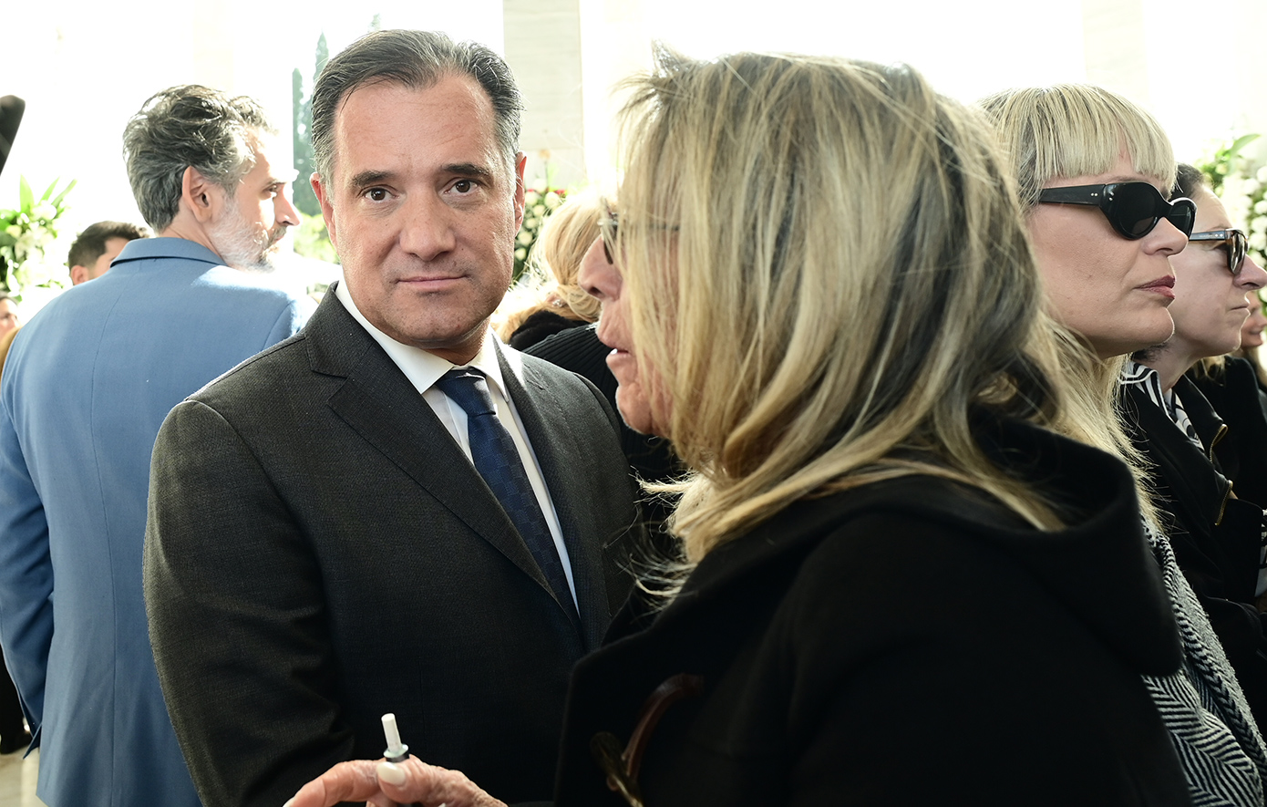 «Στον μαχητή μου», γράφει το στεφάνι της συζύγου του Αντώνη Λυμπέρη πάνω από το φέρετρο – Το τελευταίο «αντίο» «Στον μαχητή μου», γράφει το στεφάνι της συζύγου του Αντώνη Λυμπέρη πάνω από το φέρετρο – Το τελευταίο «αντίο»