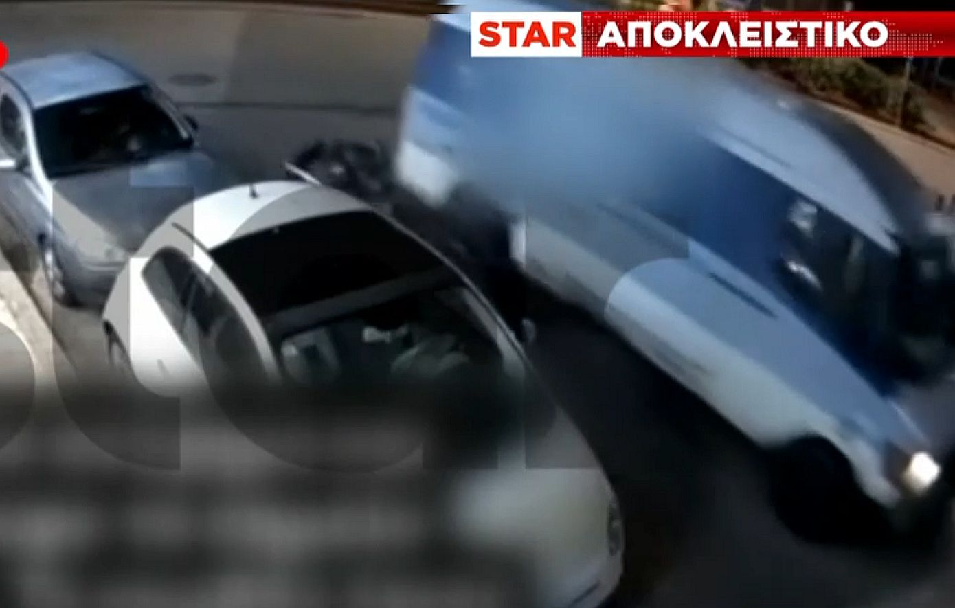 Βίντεο ντοκουμέντο δείχνει τροχαίο με εγκατάλειψη στο κέντρο της Αθήνας – Οδηγός φορτηγού παρασέρνει δικυκλιστή