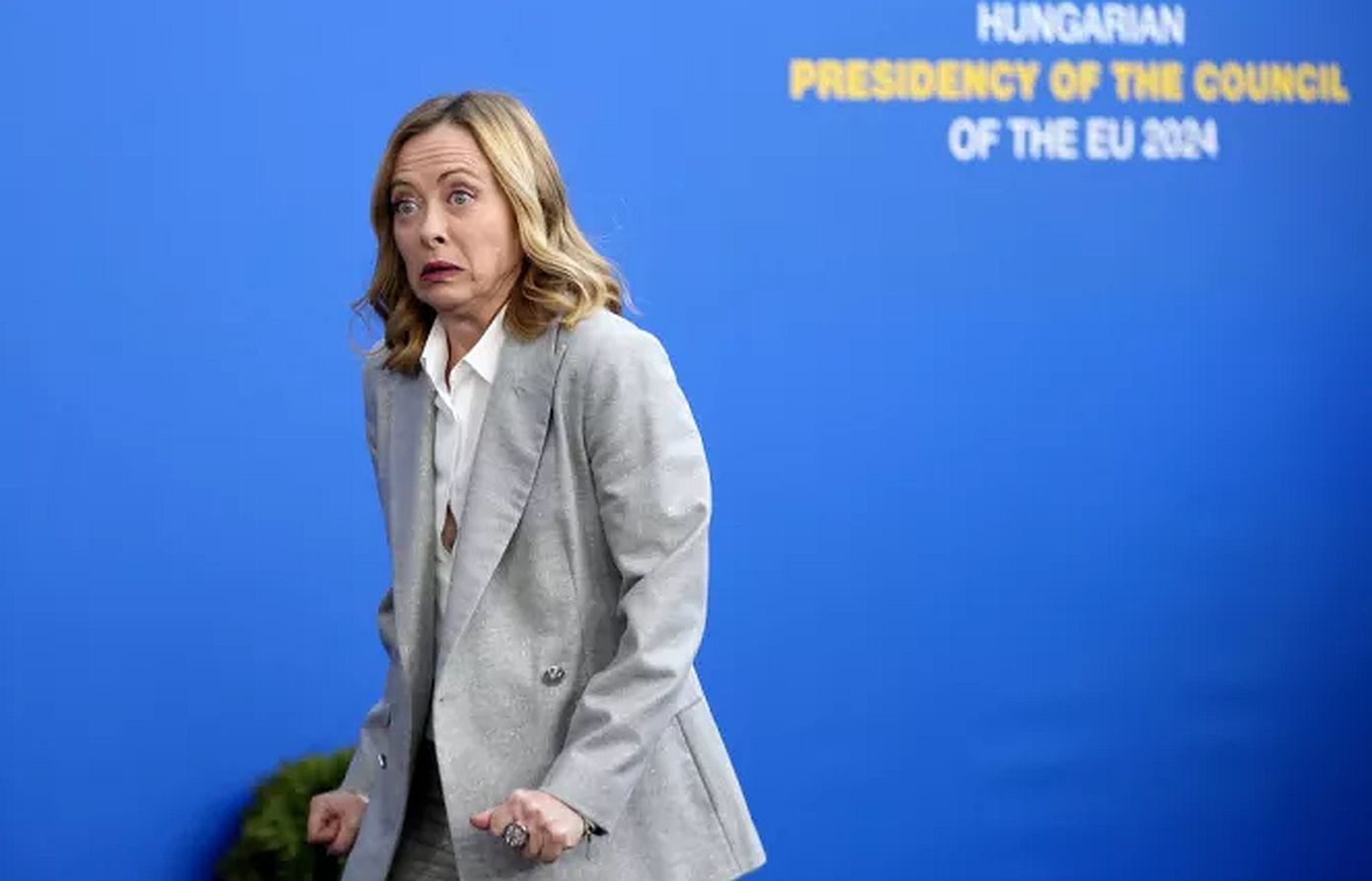 Ναυάγησε το σχέδιο της Μελόνι για τους μετανάστες στην Αλβανία – Πίσω στην Ιταλία το προσωπικό των εγκαταστάσεων