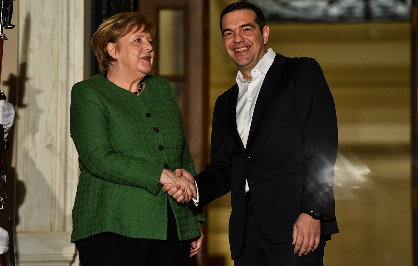 Καβγάς Νέας Δημοκρατίας – ΣΥΡΙΖΑ για τα απομνημονεύματα της Μέρκελ και τον Τσίπρα: «Το ζήσαμε και αυτό!»
