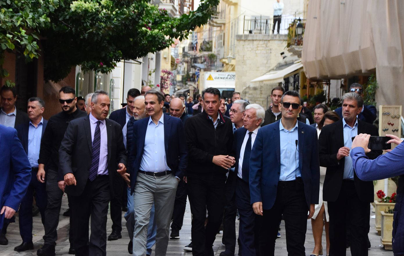 Έμφαση στην κοινωνική δικαιοσύνη δίνει ο Μητσοτάκης – Τα μηνύματα Καραμανλή από τη Θεσσαλονίκη