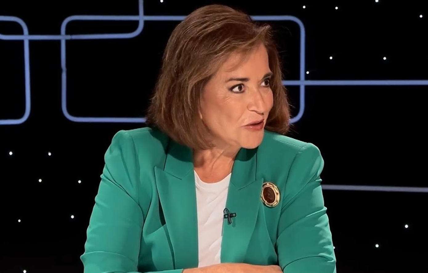 Ντόρα Μπακογιάννη: «Ήμουν τυχερή που ερωτεύτηκα δύο φορές» – O γάμος με τον Ισίδωρο Κούβελο και η πρώτη συνάντηση με τον Παύλο Μπακογιάνη