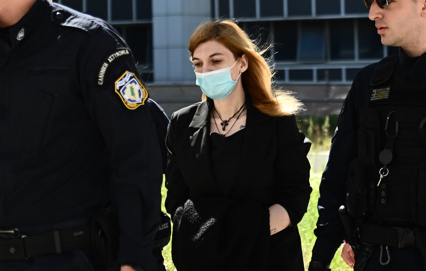 Ρούλα Πισπιρίγκου: «Ανάθεμα την ώρα που τον παντρεύτηκα – Να μάθω από τι “έφυγαν” τα παιδιά μου, γι’ αυτό λιώνω στη φυλακή»