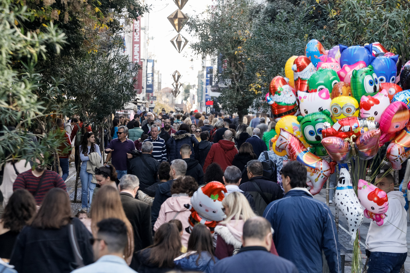 Η τιμή, η ποιότητα και οι προσφορές τα βασικά αγοραστικά κριτήρια για τις φετινές γιορτές – Συγκρατημένοι οι καταναλωτές