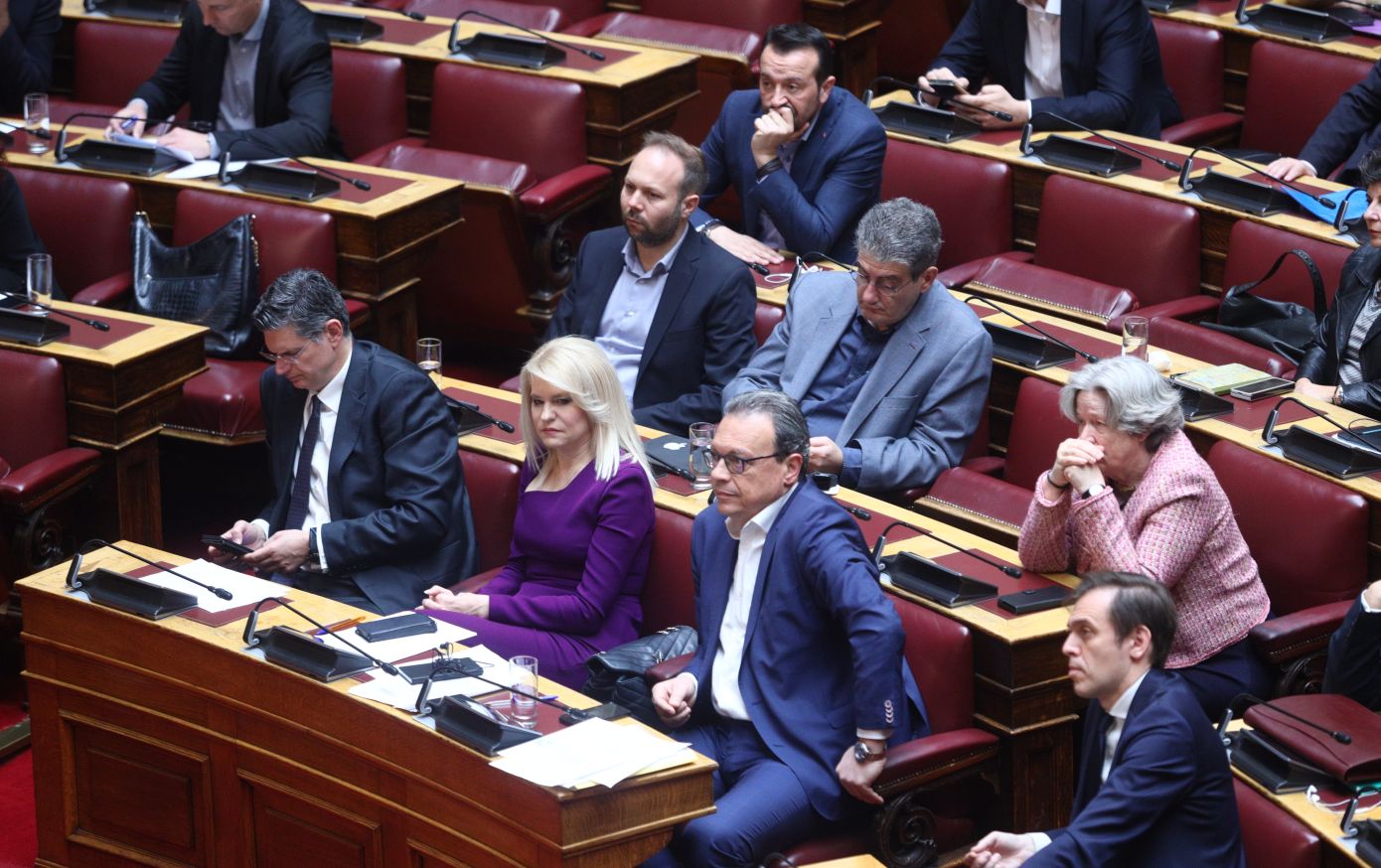 ΣΥΡΙΖΑ: Πώς φτάσαμε από τους 47 στους 31 βουλευτές – Τι σημαίνει πρακτικά η απώλεια του τίτλου της αξιωματικής αντιπολίτευσης