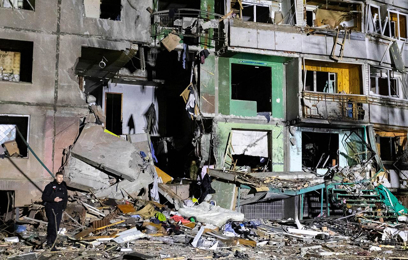 Η Ρωσία συνεχίζει να σφυροκοπά την Ουκρανία – Νέα πυραυλική επίθεση με νεκρούς σε ξενοδοχείο στην πόλη Κρεβί Ρι