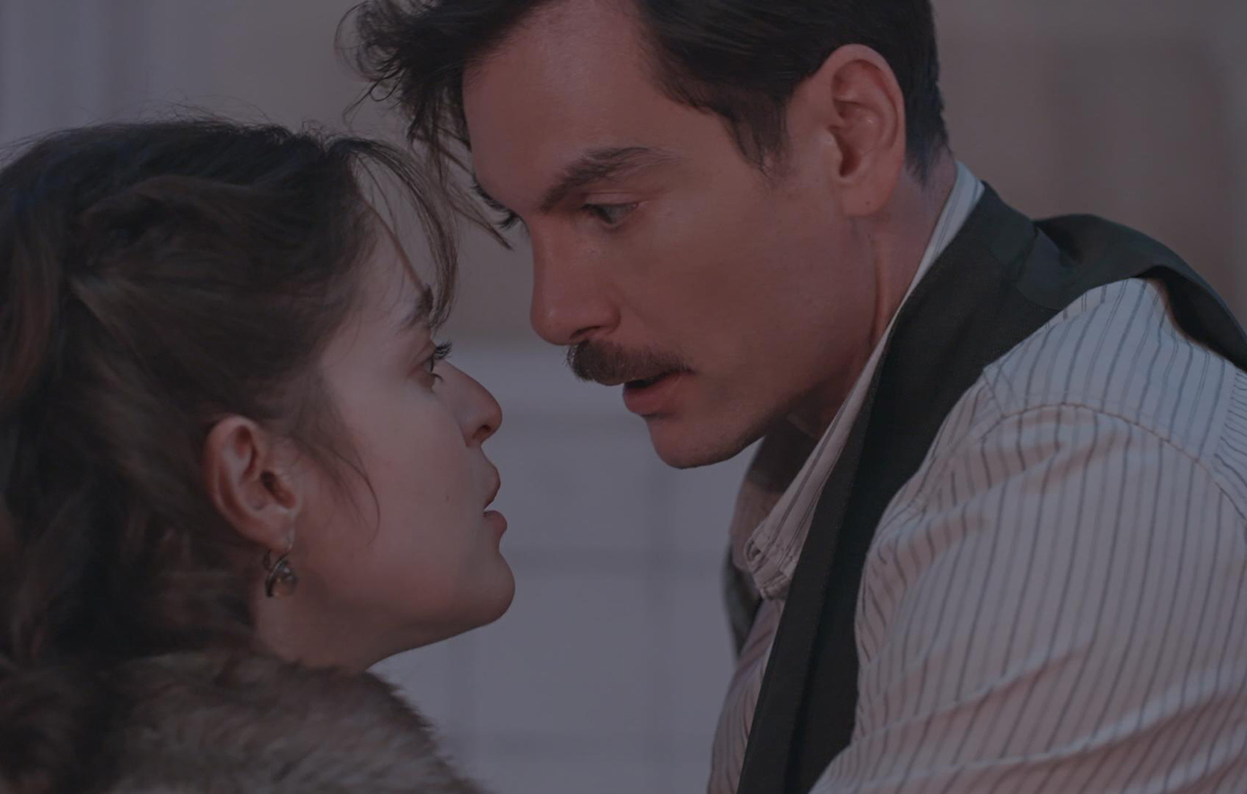 «Grand Hotel»: Η Αλίκη και ο Πέτρος υποκύπτουν στα συναισθήματά τους