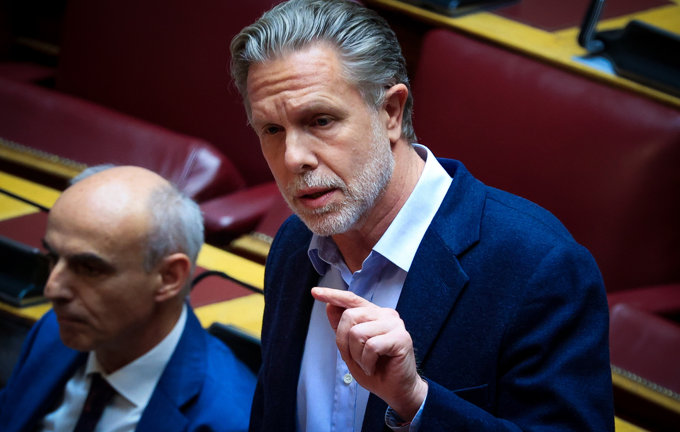 Γερουλάνος στη Βουλή: Η κυβέρνηση βάζει κανόνες στους μικρούς, αλλά τρέμει απέναντι στους μεγάλους