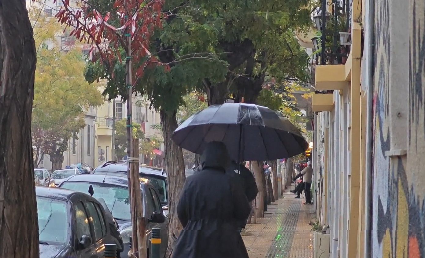 Έντονη βροχόπτωση στην Αθήνα – Δείτε βίντεο