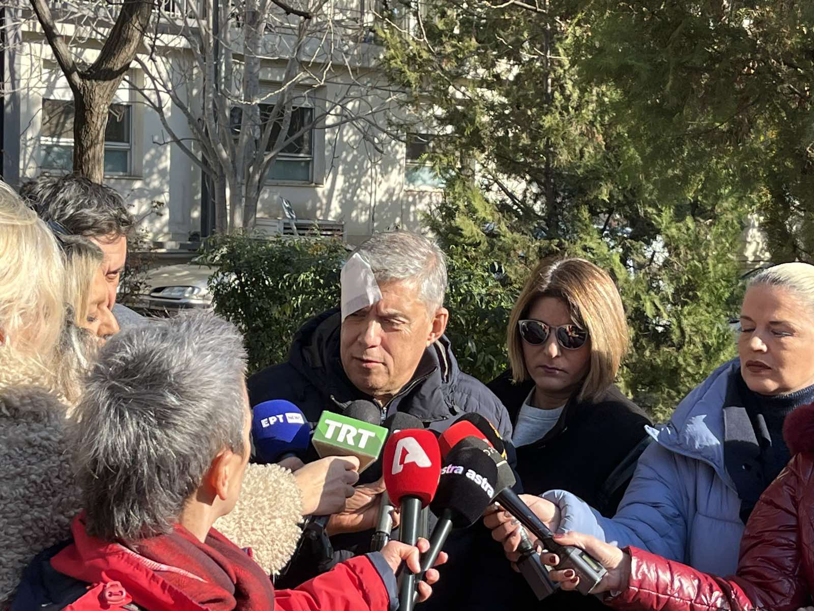 «Νιώθω τον πόνο τους, αλλά δέχτηκα απρόκλητη επίθεση» λέει ο Κώστας Αγοραστός για τον προπηλακισμό του από συγγενείς θυμάτων των Τεμπών