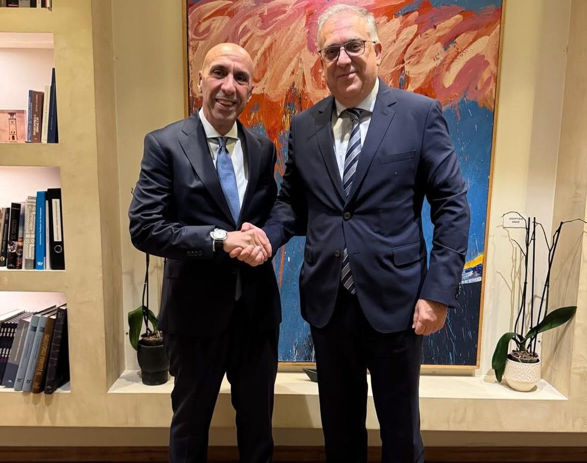 Συνάντηση του Τάκη Θεοδωρικάκου με τον νέο πρόεδρο του ΕΒΕΑ Γιάννη Μπρατάκο