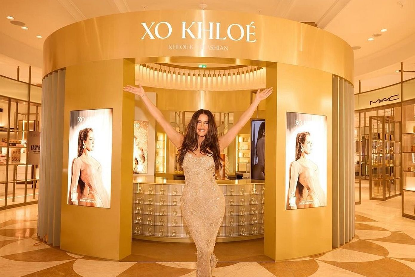 Η Khloé Kardashian επέλεξε μία sparkling δημιουργία Celia Kritharioti στην παρουσίαση του νέου της αρώματος