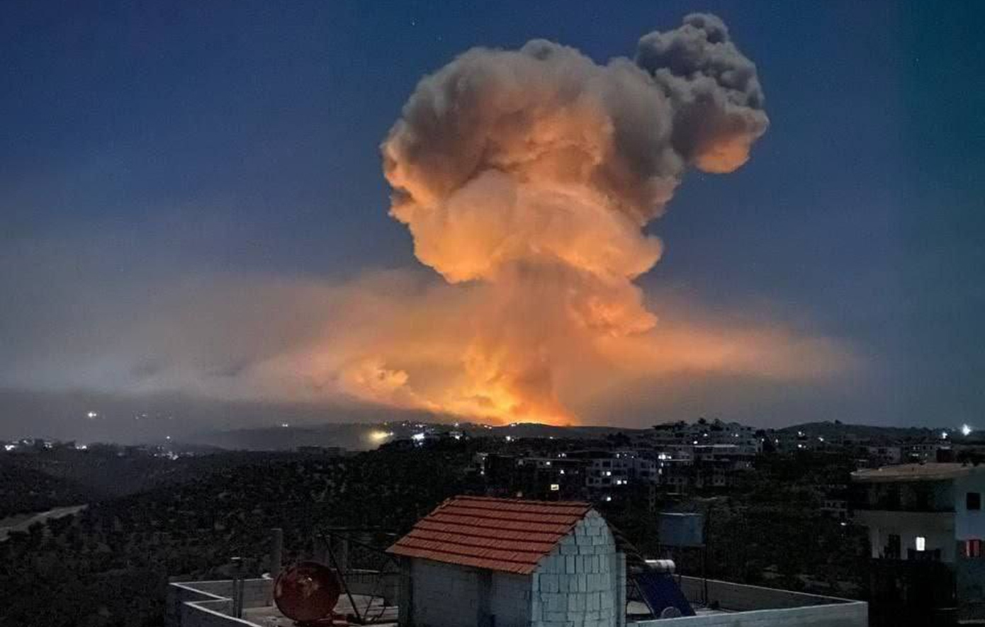 Βίντεο από τους σφοδρούς βομβαρδισμούς του Ισραήλ σε στρατιωτικές εγκαταστάσεις στη Συρία – Σαν σεισμός 3 Ρίχτερ