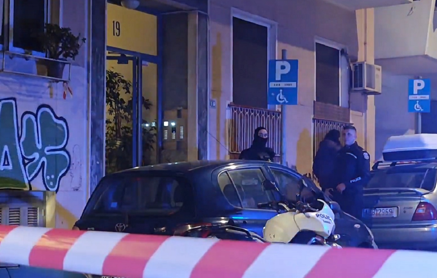 Νεκρή γυναίκα σε πατάρι στους Αμπελόκηπους &#8211; Τη σκότωσε πριν από μία εβδομάδα με σφυρί ο άνδρας της, που ειδοποίησε την Αστυνομία