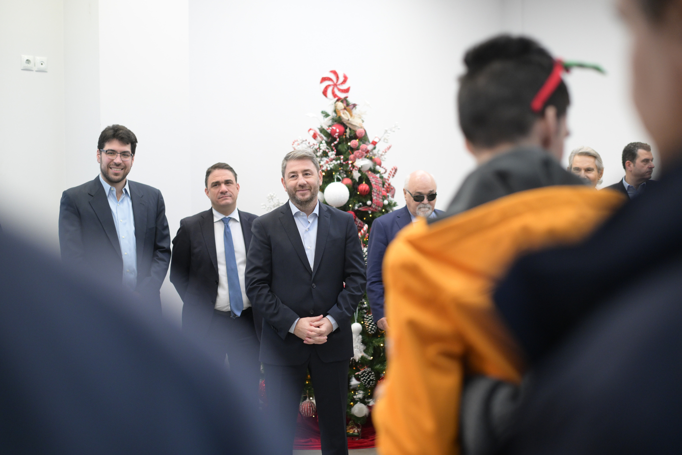 Ο Νίκος Ανδρουλάκης άκουσε τα χριστουγεννιάτικα κάλαντα από τα παιδιά του Συλλόγου Ατόμων με Αναπηρίες «Nίκη – Victor Artant»