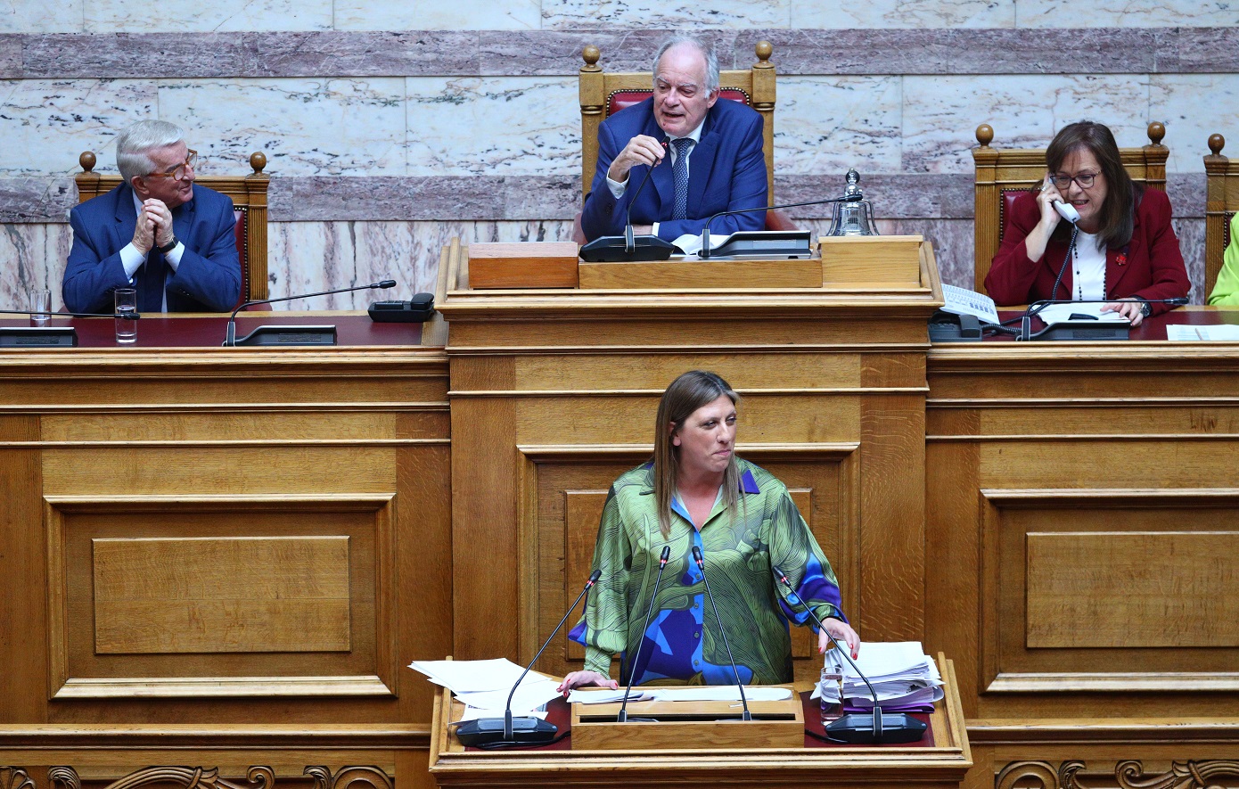 Ένταση μεταξύ Κωνσταντοπούλου και Τασούλα &#8211; Πότε προσελήφθη στη Βουλή ο αστυνομικός που κατηγορείται ότι βίαζε τα παιδιά του