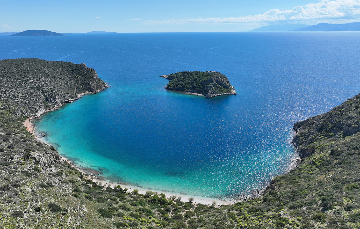 Το λιλιπούτειο νησάκι στο Τολό που δεν κατοικεί άνθρωπος