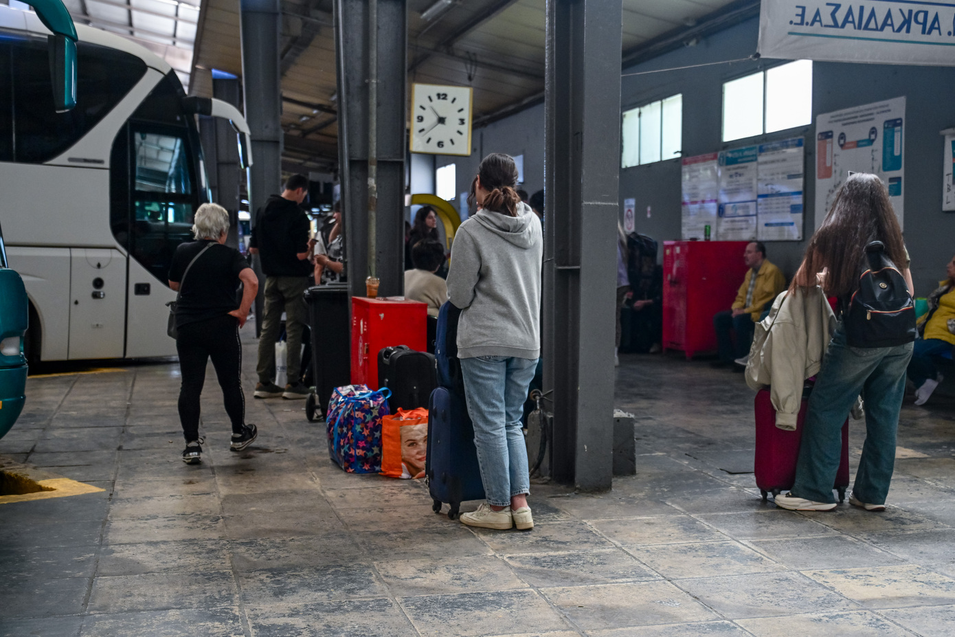Κορυφώνεται ενόψει Χριστουγέννων η έξοδος των εκδρομέων – Γέμισαν με κόσμο τα ΚΤΕΛ, αυξημένη η κίνηση στις εθνικές οδούς
