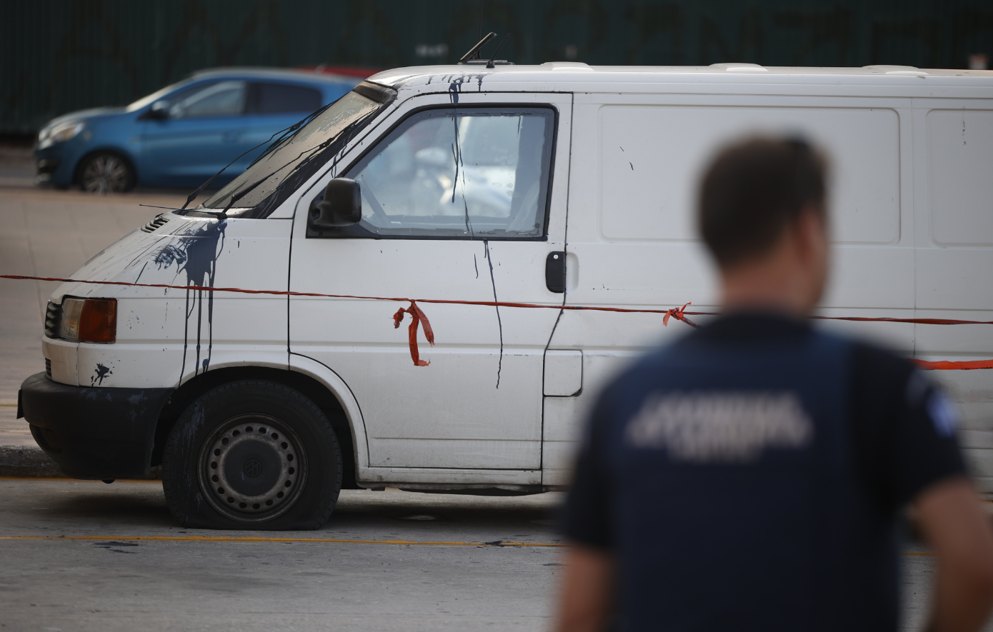 «Πέταξε σακούλα με 170.000 ευρώ στα σκουπίδια κατά λάθος» – «Έσπασε» κατηγορούμενος για τη ληστεία χρηματαποστολής στο Λαύριο