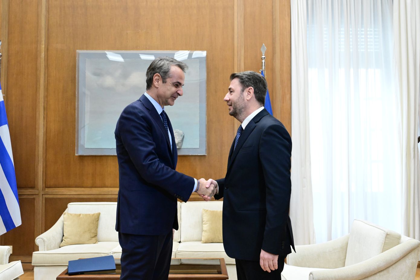 Κορυφώνεται η σύγκρουση ΝΔ &#8211; ΠΑΣΟΚ &#8211; Τα «καρφιά» για κρυφή ατζέντα