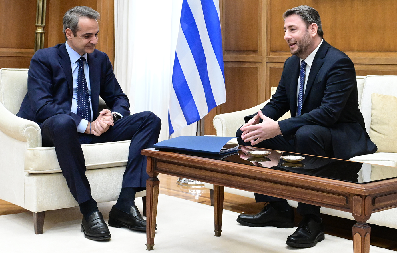 Πόθεν Έσχες: Ο Κυριάκος Μητσοτάκης επιλέγει να επενδύει τα εισοδήματά του ενώ ο Νίκος Ανδρουλάκης τα έχει στην τράπεζα