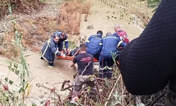 Χείμαρρος παρέσυρε άνδρα στη Ναύπακτο: Τον έσωσαν πυροσβέστες – Τραυματίστηκε στο πόδι