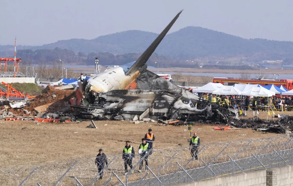 Τα «μαύρα κουτιά» του αεροπλάνου της Jeju Air σταμάτησαν την καταγραφή 4 λεπτά πριν από τη συντριβή του στη Νότια Κορέα
