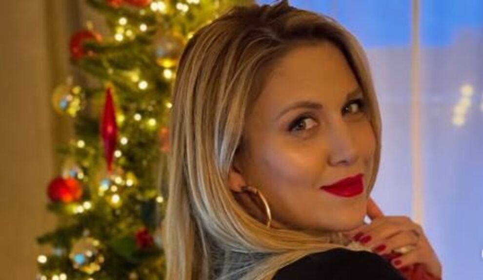 «Τα πρώτα μας Χριστούγεννα» – Η τρυφερή φωτογραφία της Φωτεινής Πετρογιάννη με τον νεογέννητο γιο της