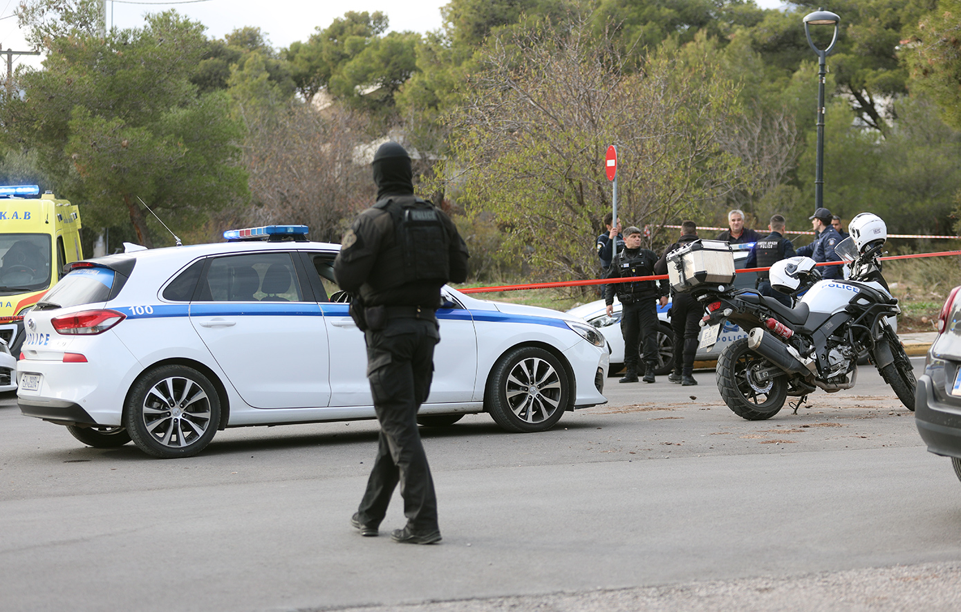 Μπαράζ ερευνών μετά τη μαφιόζικη εκτέλεση μέρα μεσημέρι στους Θρακομακεδόνες