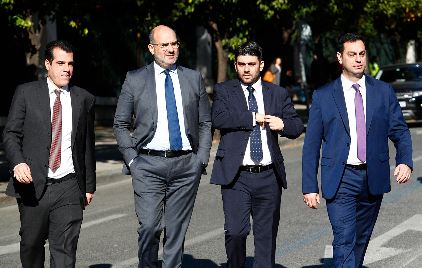 Χαλαρό κλίμα, ευχές και selfies στη συνάντηση Μητσοτάκη με τους βουλευτές της Νέας Δημοκρατίας Χαλαρό κλίμα, ευχές και selfies στη συνάντηση Μητσοτάκη με τους βουλευτές της Νέας Δημοκρατίας