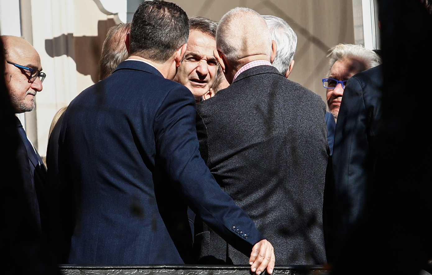 Χαλαρό κλίμα, ευχές και selfies στη συνάντηση Μητσοτάκη με τους βουλευτές της Νέας Δημοκρατίας Χαλαρό κλίμα, ευχές και selfies στη συνάντηση Μητσοτάκη με τους βουλευτές της Νέας Δημοκρατίας