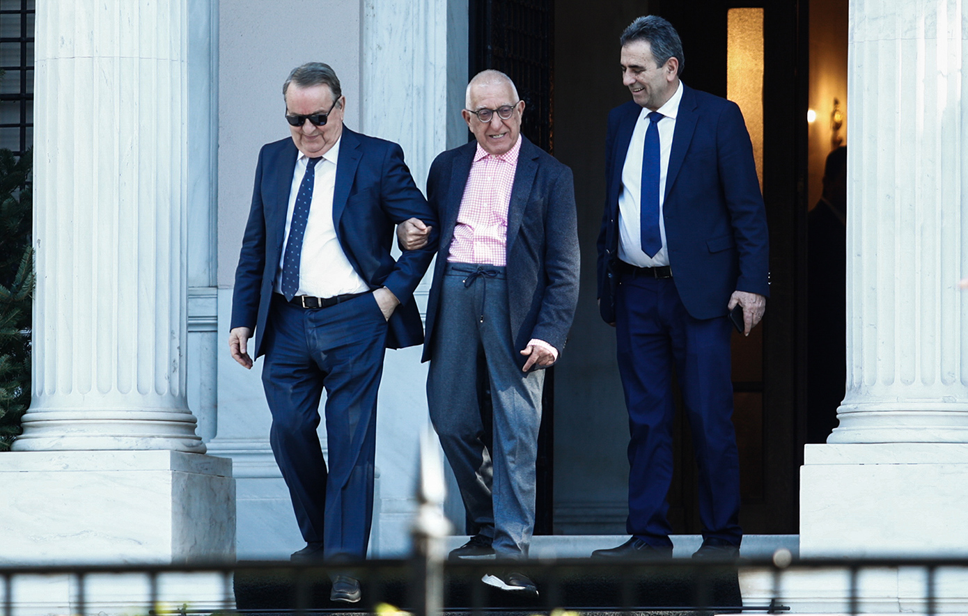 Χαλαρό κλίμα, ευχές και selfies στη συνάντηση Μητσοτάκη με τους βουλευτές της Νέας Δημοκρατίας Χαλαρό κλίμα, ευχές και selfies στη συνάντηση Μητσοτάκη με τους βουλευτές της Νέας Δημοκρατίας