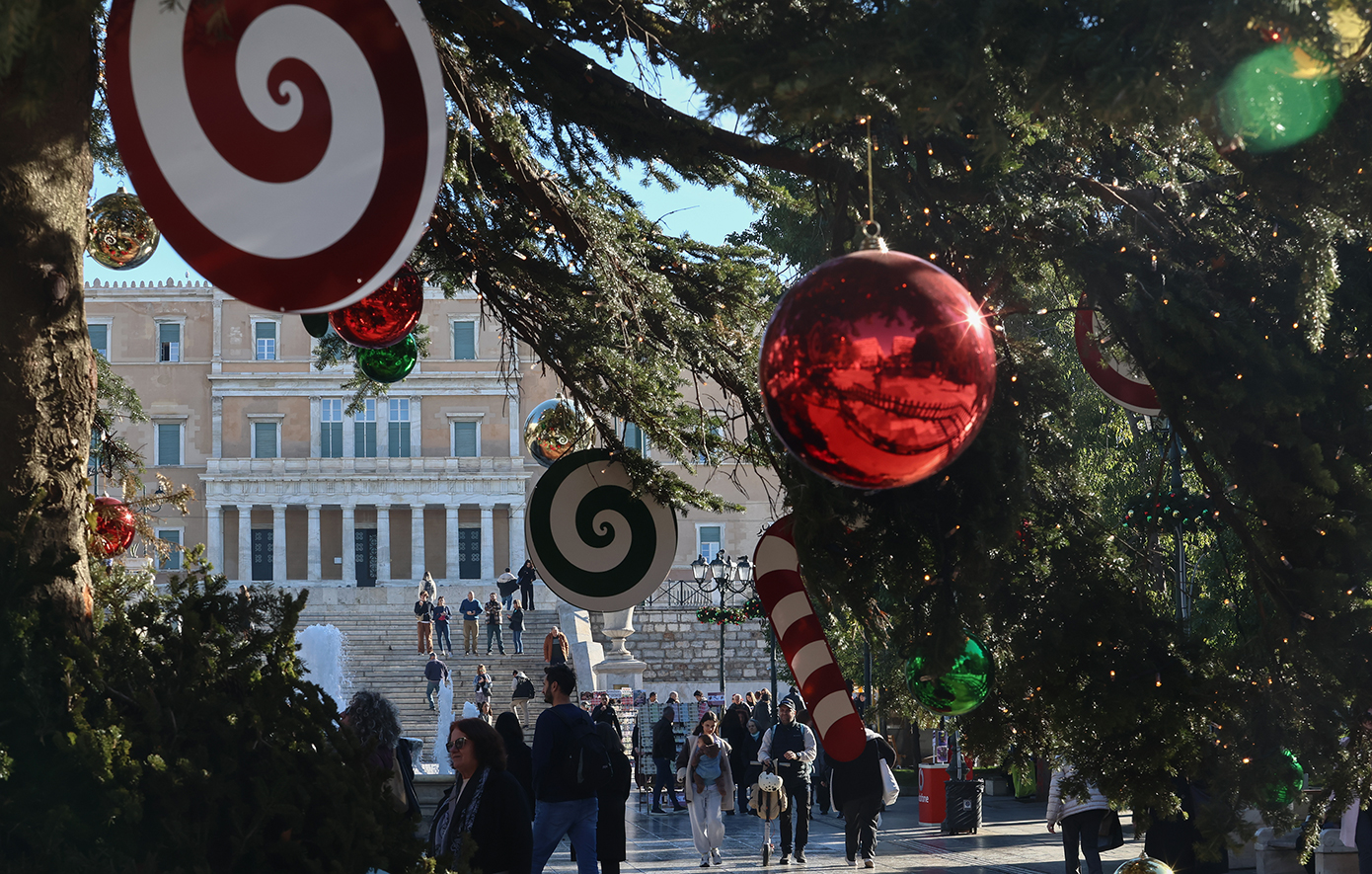 Πότε ξεκινά το εορταστικό ωράριο &#8211; Ποιες Κυριακές είναι ανοιχτά τα μαγαζιά