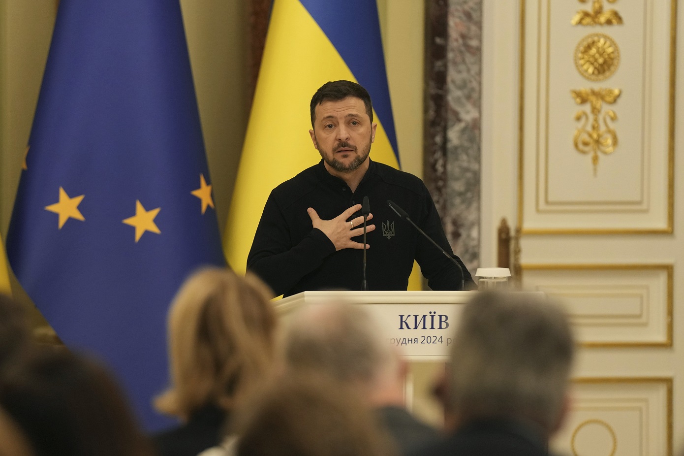 Ο Ζελένσκι ζητά όπλα και εγγυήσεις από το ΝΑΤΟ πριν από τις διαπραγμαστεύσεις με τη Μόσχα
