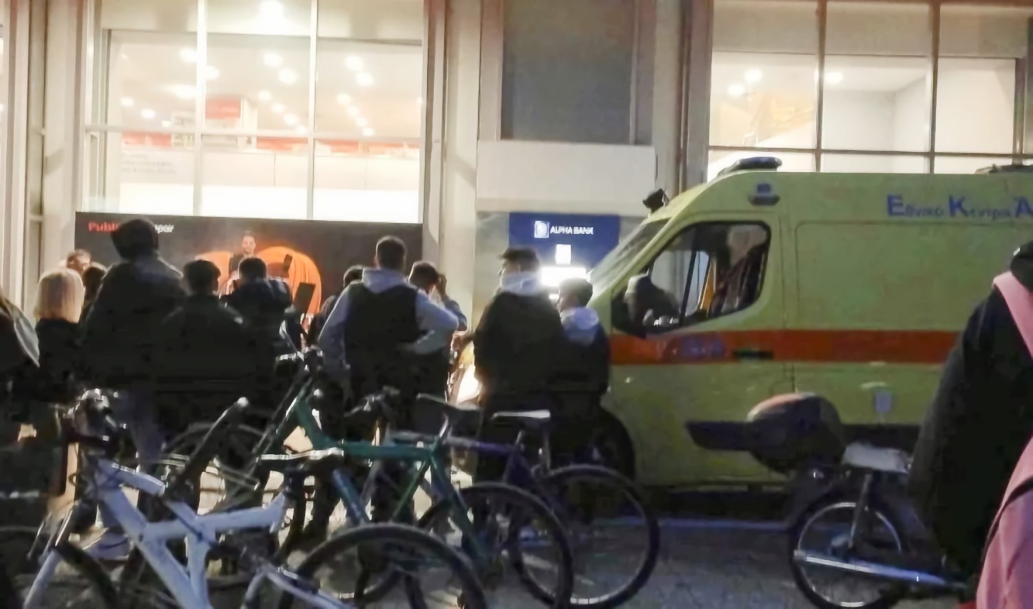 Θύμα άγριας ομαδικής επίθεσης 29χρονος στη Λάρισα – Μεταφέρθηκε στο νοσοκομείο με σοβαρά τραύματα