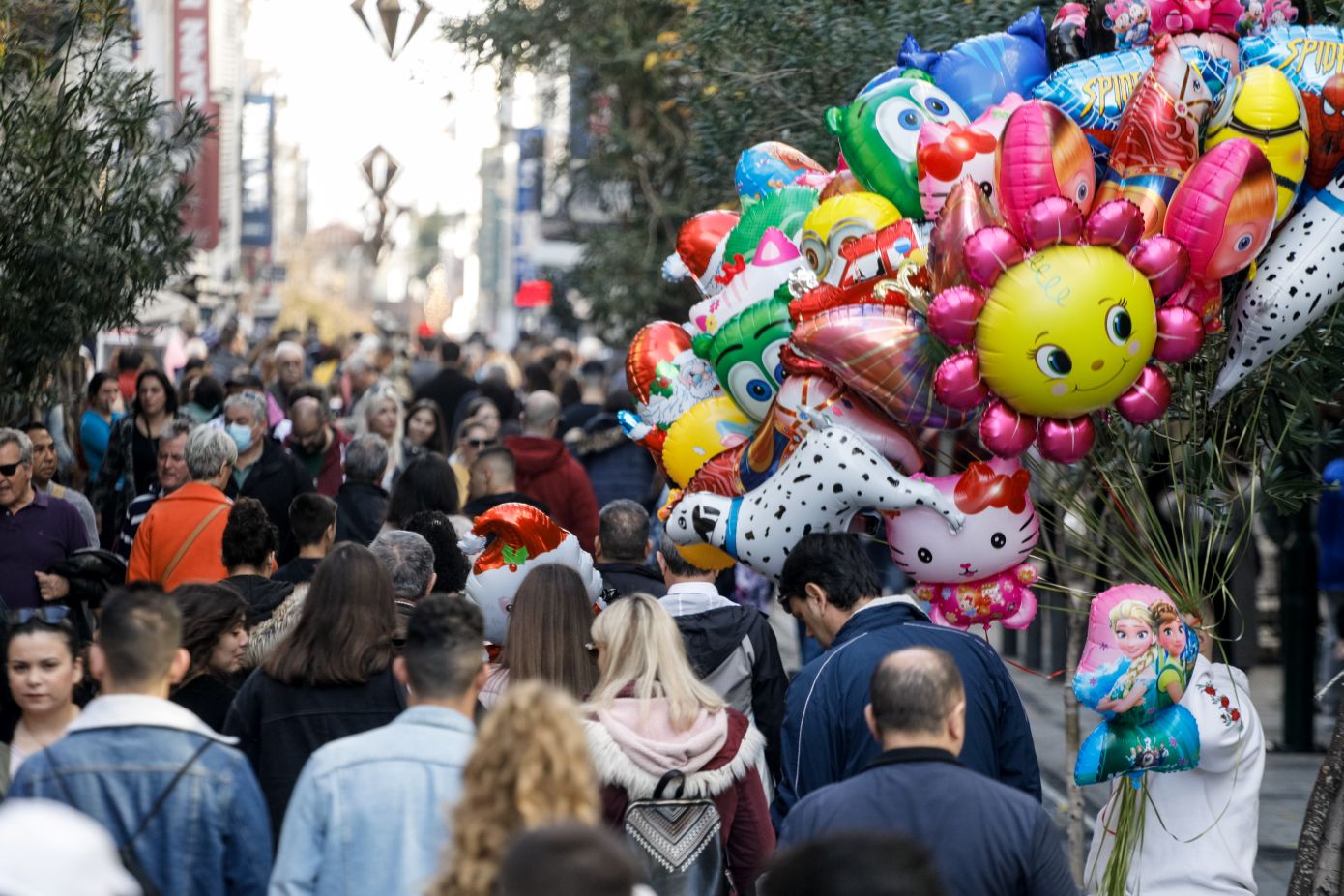 Ικανοποιημένοι οι επιχειρηματίες από την εορταστική κίνηση στην αγορά – «Θέμα το λειτουργικό κόστος»