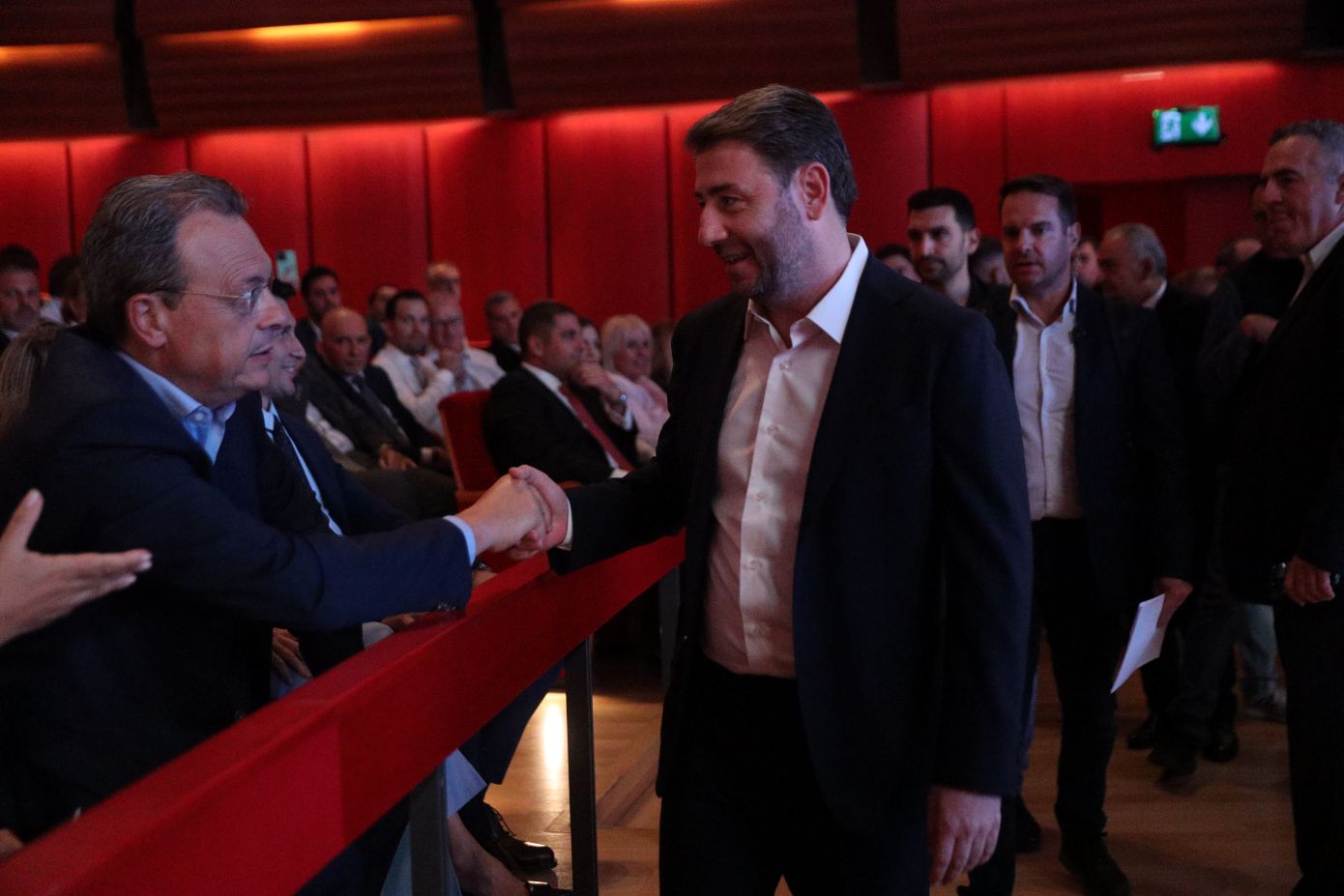 Τηλεφωνική επικοινωνία Φάμελλου &#8211; Ανδρουλάκη για την πρόταση μομφής κατά της κυβέρνησης