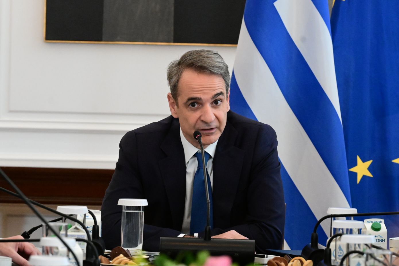 Ενόχληση Μητσοτάκη από τις παραφωνίες υπουργών και βουλευτών – Πότε θα ανακοινωθούν αυξήσεις και για τα σώματα ασφαλείας