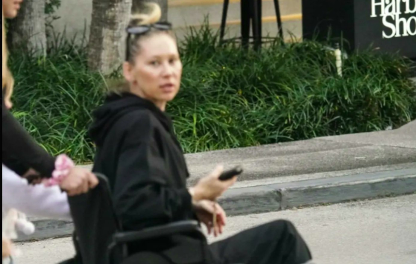 Με αναπηρικό καροτσάκι στο Μαϊάμι η Άννα Κουρνίκοβα – Ανησυχία για τη ρωσίδα πρώην τενίστρια