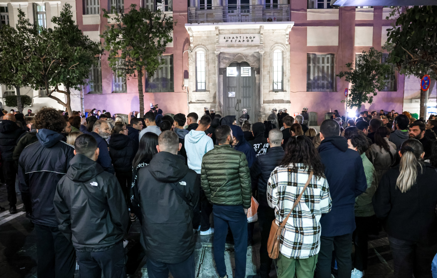 «Είμαι άτολμος και ηλίθιος» είπε ο 44χρονος για την κακοποίηση του 3χρονου &#8211; Οργή λαού έξω από τα δικαστήρια στην Κρήτη