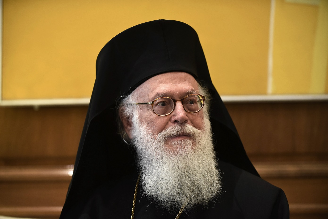 Έφτασε στην Ελλάδα ο Αρχιεπίσκοπος Αλβανίας Αναστάσιος &#8211; Υποβάλλεται σε εξετάσεις στον Ευαγγελισμό