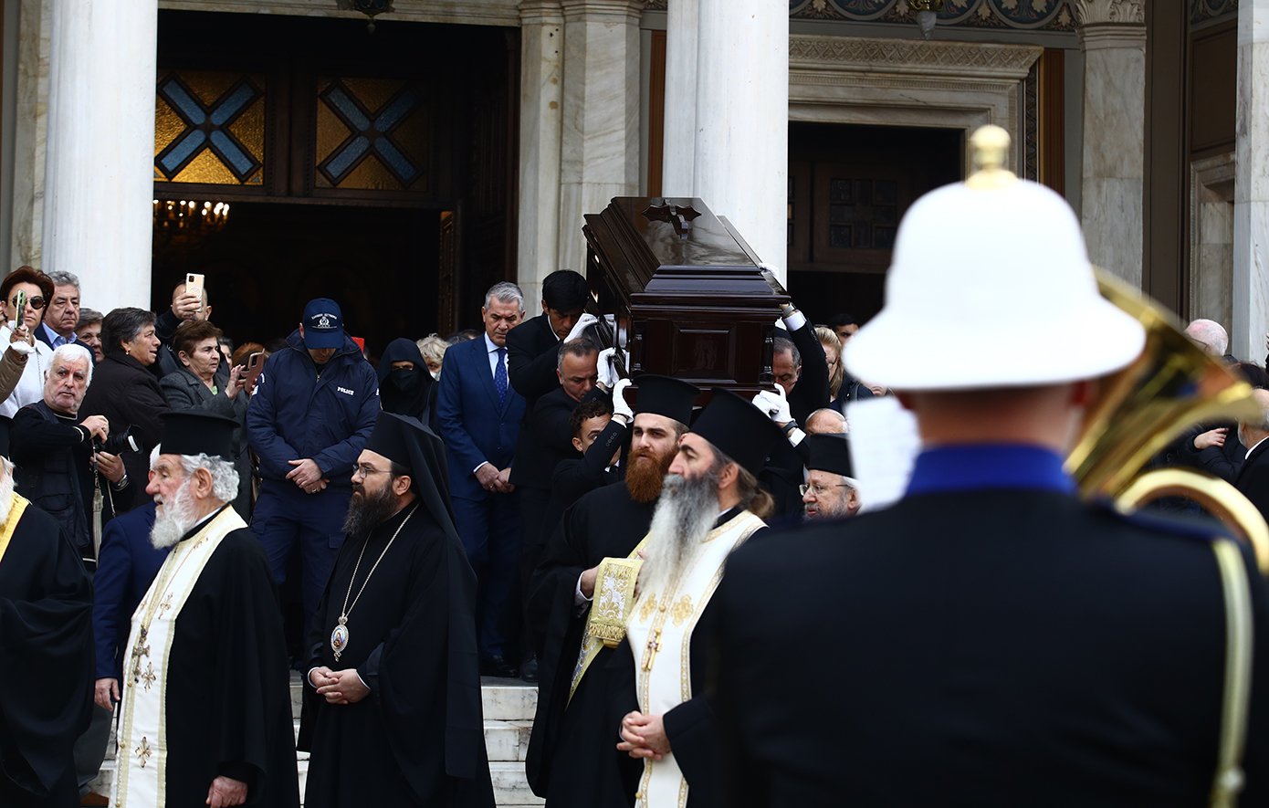 Αναχώρησε από τη Μητρόπολη το σκήνωμα του Αρχιεπισκόπου Αναστάσιου – Την Πέμπτη στα Τίρανα η κηδεία του