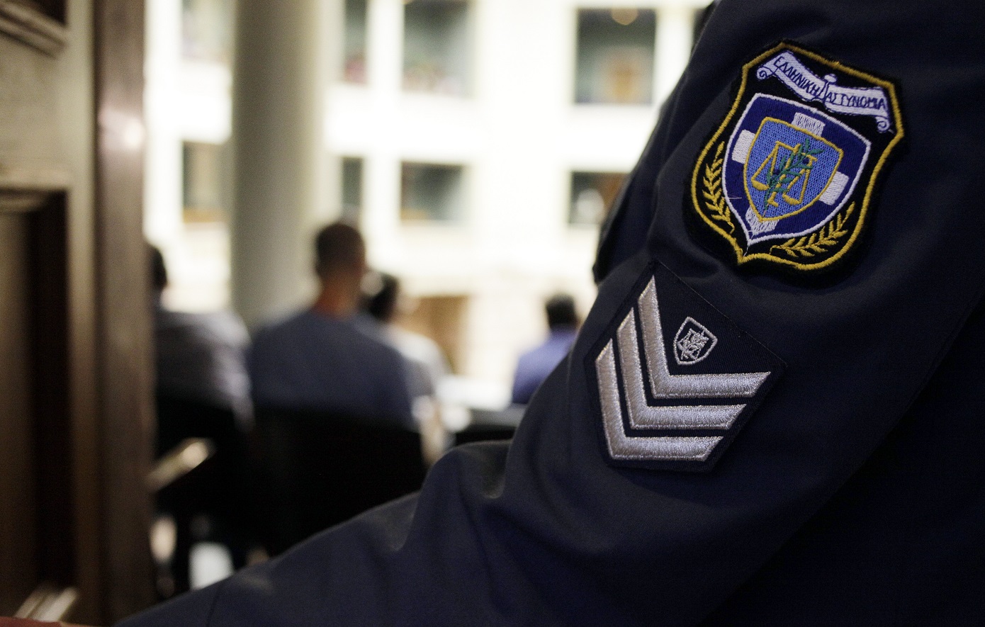 Ο Μάκης Τσέλιος το 2003 σχεδίασε τις στολές της Αστυνομίας &#8211; Εγκρίθηκαν, αλλά δεν κυκλοφόρησαν ποτέ