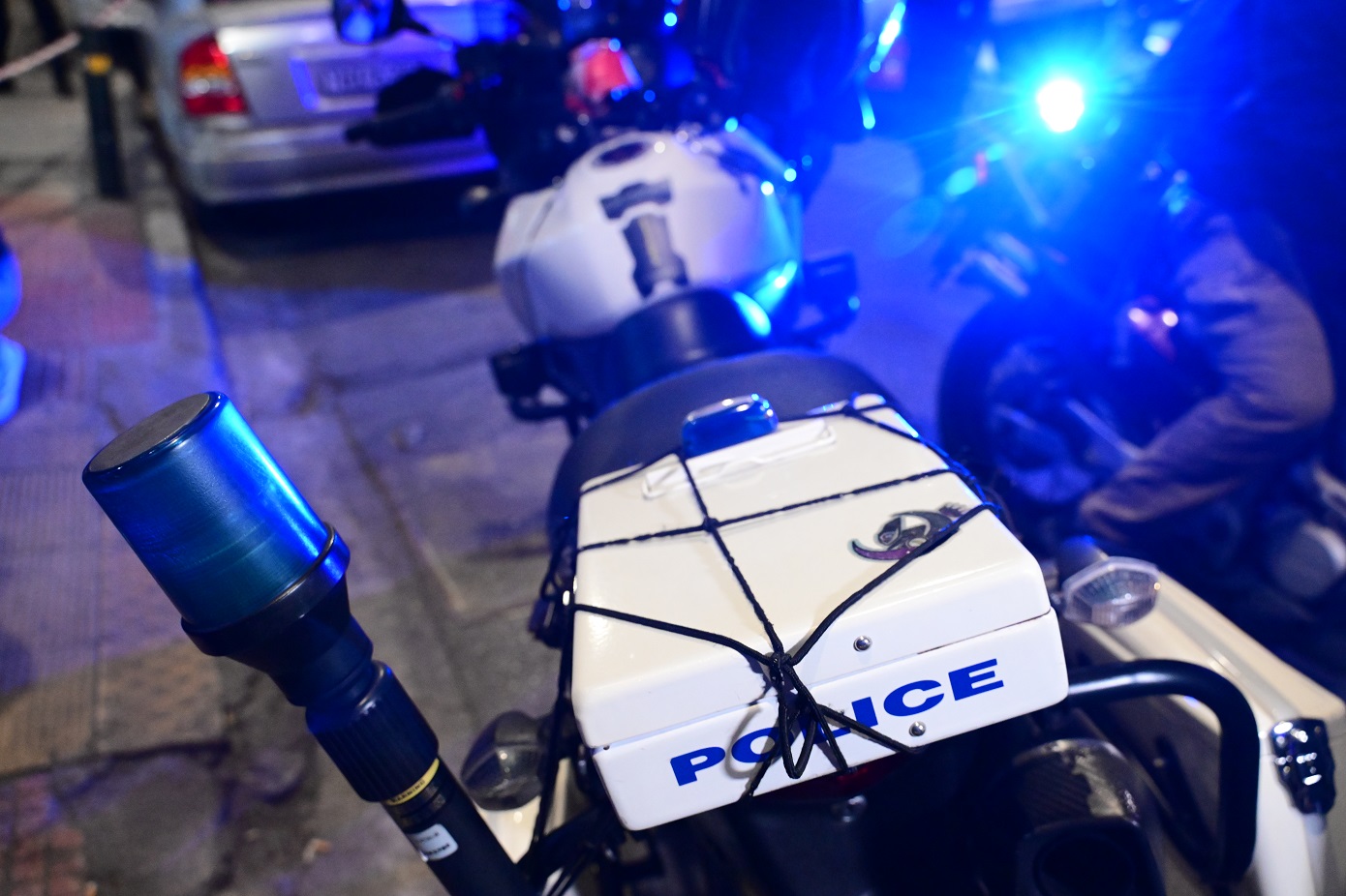 Πυροβολισμοί στον Άγιο Δημήτριο &#8211; Επιβαίνοντες μοτοσικλέτας άνοιξαν πυρ εναντίον Ι.Χ.