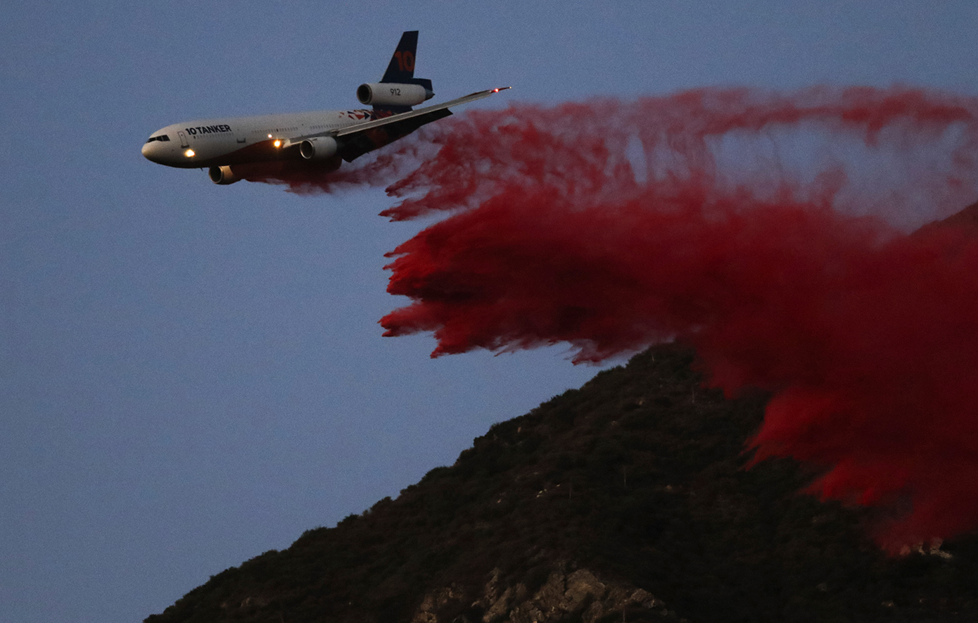 Τι είναι η ροζ σκόνη που χρησιμοποιείται για την καταπολέμηση των φωτιών στο Λος Άντζελες και γιατί έχει προκαλέσει αντιδράσεις Τι είναι η ροζ σκόνη που χρησιμοποιείται για την καταπολέμηση των φωτιών στο Λος Άντζελες και γιατί έχει προκαλέσει αντιδράσεις